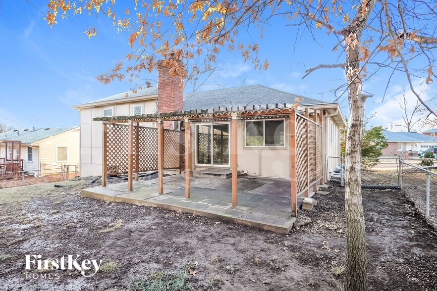 Building Photo - 8906 W 93rd St