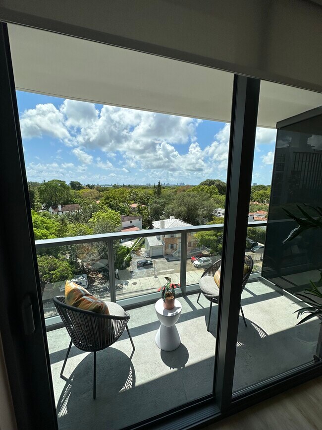 Building Photo - 598 NE 58th St