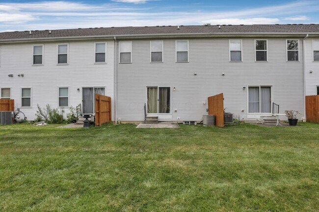 Building Photo - 1218 Green Dr