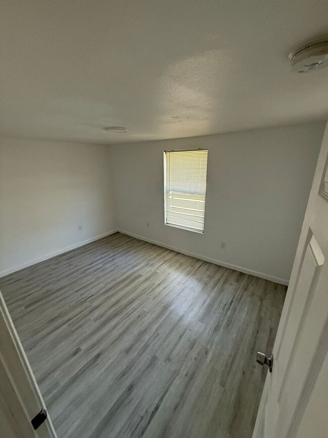 Building Photo - 302 MLK Dr