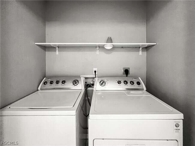 Building Photo - 208 SE 17th St