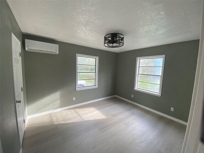 Building Photo - 13068 TX-146