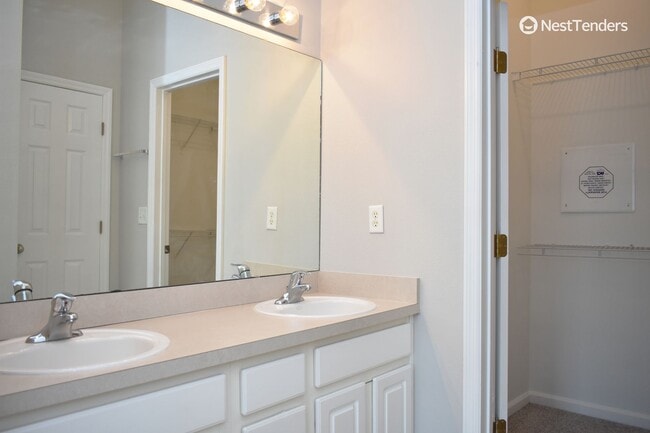 Building Photo - Three Bedroom in Cambridge at Oak Leaf Pla...