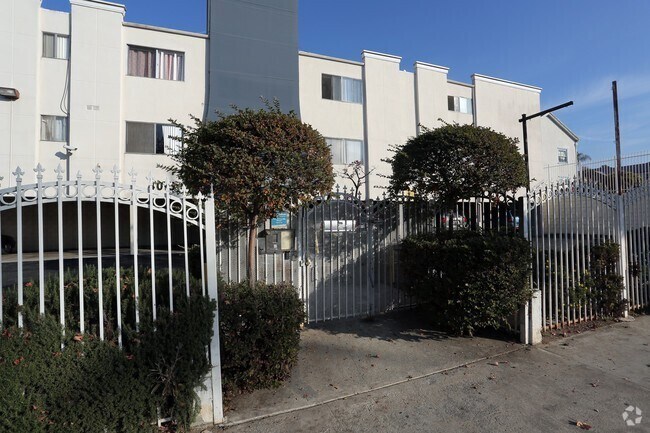 Building Photo - 4015 W Adams Blvd