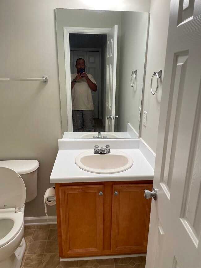 BATHROOM - 11483 S Glen St