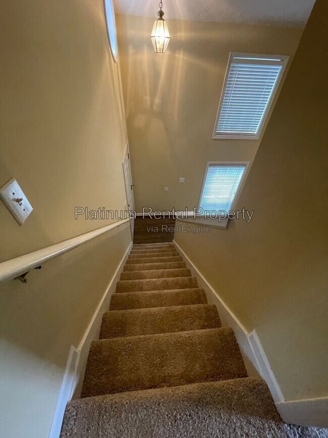 Building Photo - 810 Camelon Ct