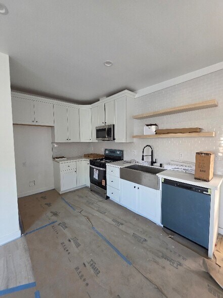 Primary Photo - 2895 Canal Ave