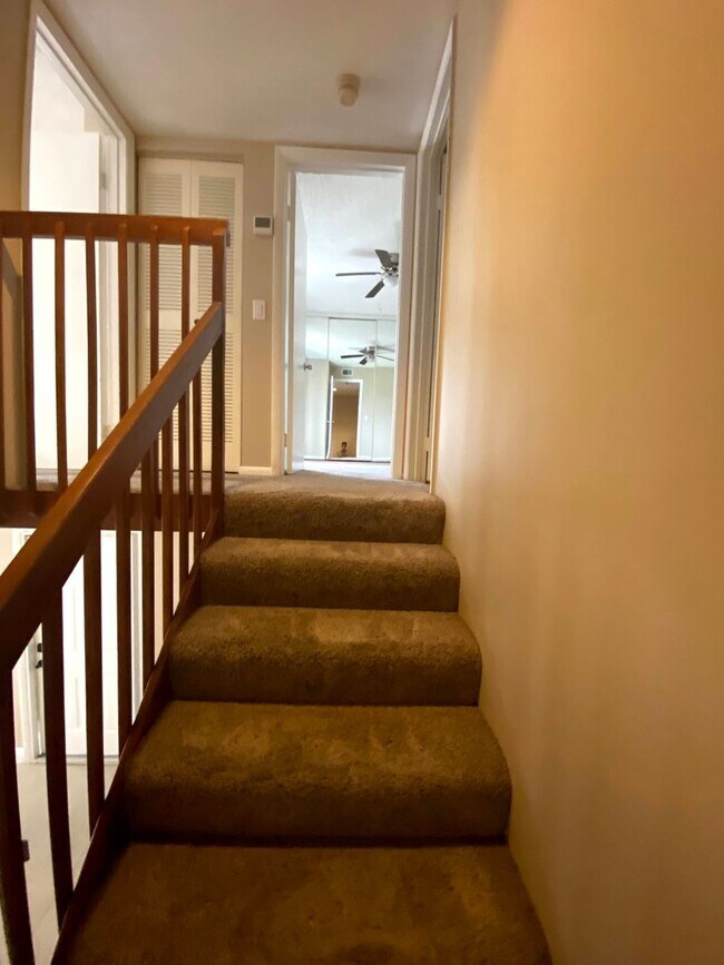 Building Photo - Beautiful and well-maintained 2BR/2BA town...