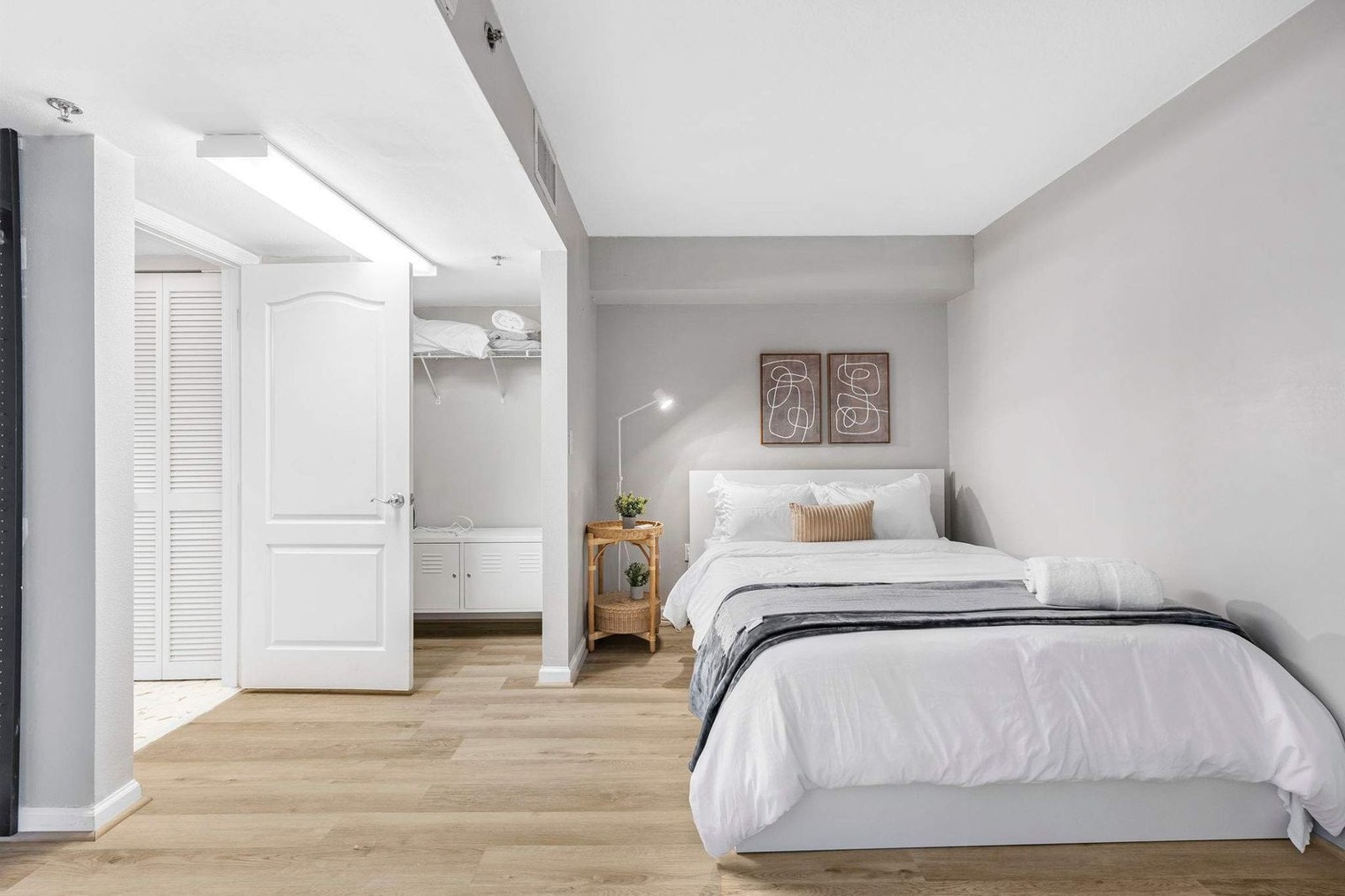 Building Photo - 1 SE 12th St