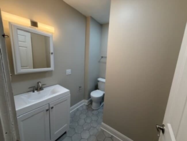 Building Photo - 2065 Summit St