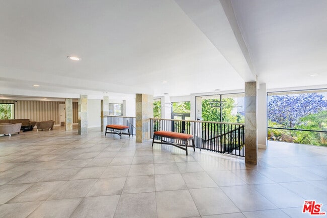 Building Photo - 1230 Horn Ave