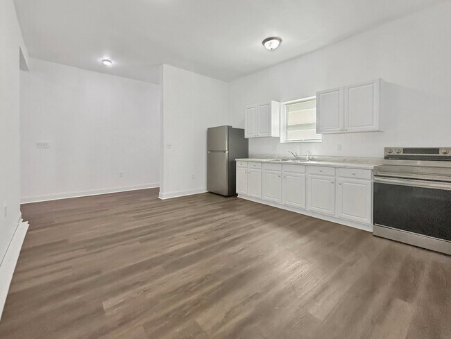 Building Photo - 4030 N Miro St