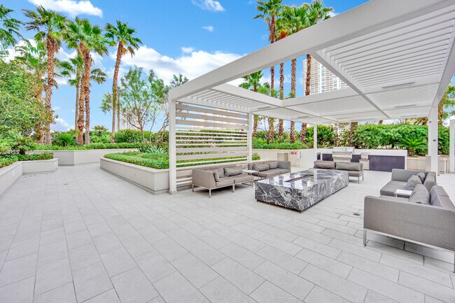 Building Photo - 2777 Paradise Rd