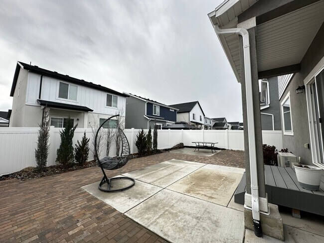 Building Photo - Great Lehi Home Now Available!