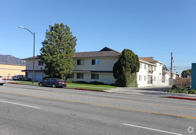 Primary Photo - 1014 W Olive Ave