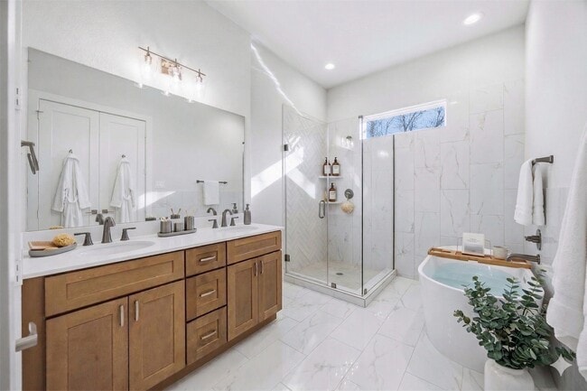 Building Photo - 6108 De Campo St