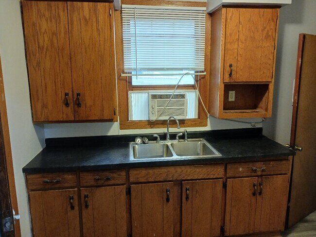 Building Photo - 1008 Elwell Ct