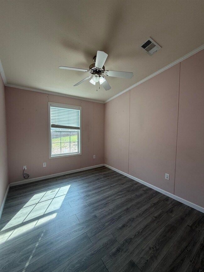 Building Photo - 311 E Castleshoals Dr