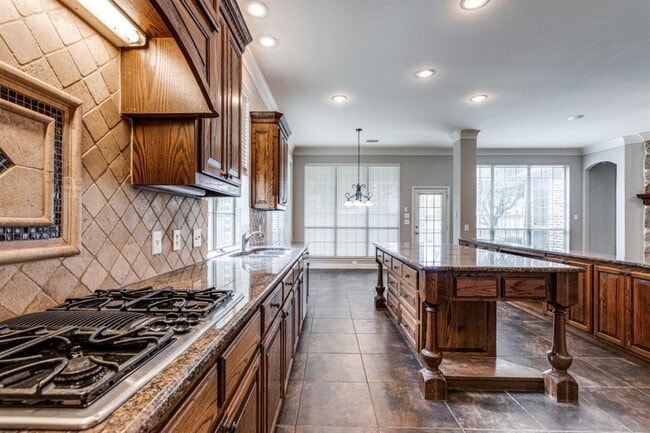 Building Photo - 7701 Thistledown Dr