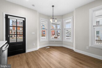 Building Photo - 320 W King St