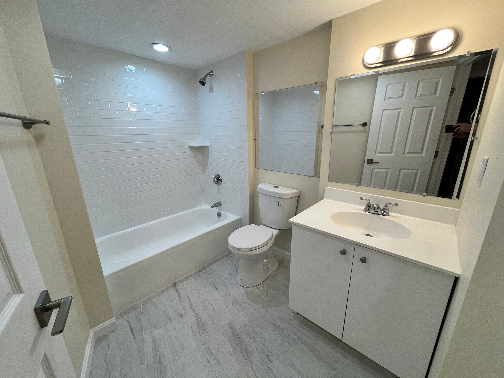 Building Photo - 17 Bow St