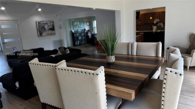 Building Photo - 4905 Bayberry Ln