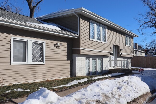 Building Photo - 1711 E Ave NE