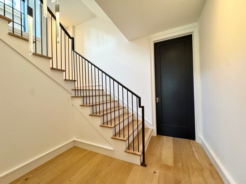 Building Photo - 2109 Belleview Ave