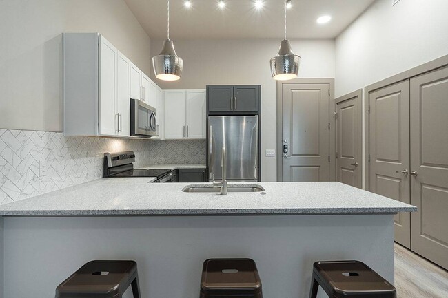 Apex Deluxe Plus 1x1 Kitchen - Northside Apartments