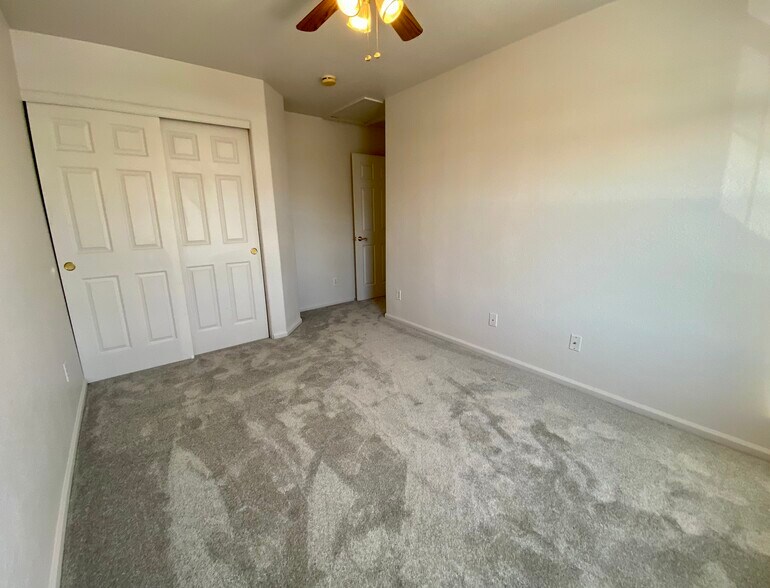 Building Photo - 1647 Wagonwheel Dr