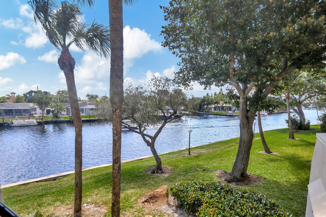 Building Photo - 13 Royal Palm Way