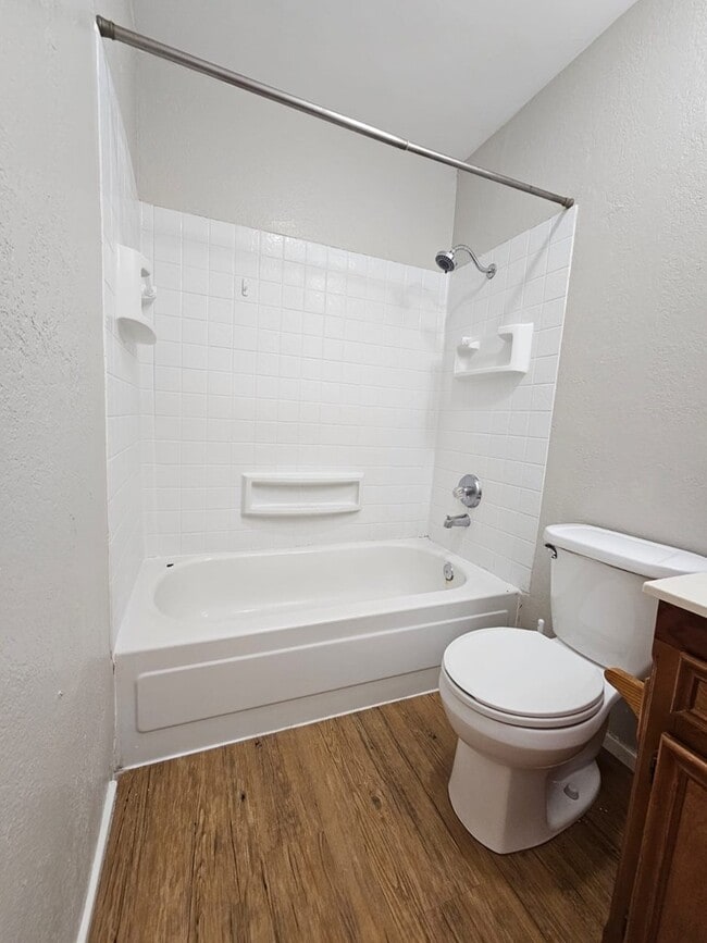 Building Photo - 402 SE 6th St