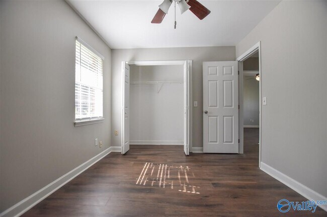 Building Photo - 109 Cove Crest Dr