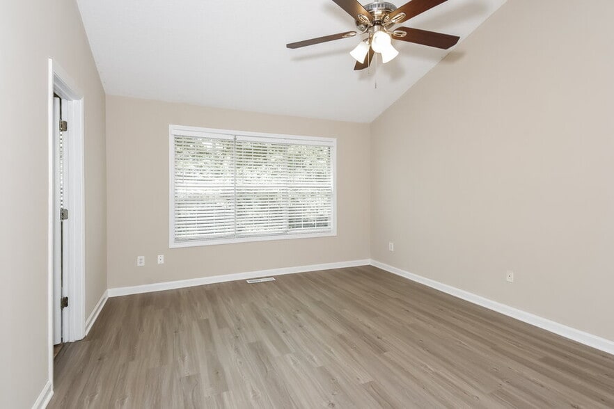 Building Photo - 4820 Wilkie Way NW