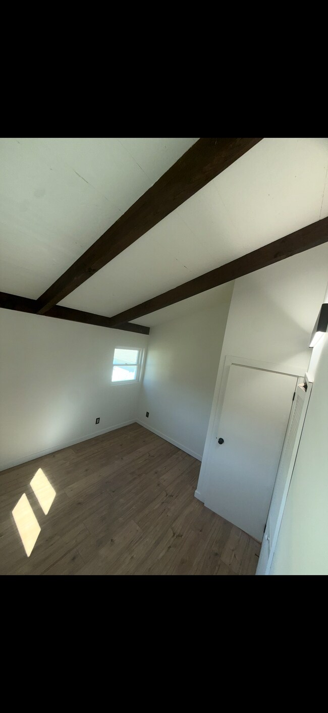 Small bedroom or office - 12516 W Torquay Rd