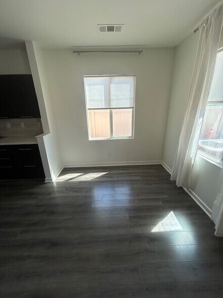 Building Photo - 7041 Cayuga Way