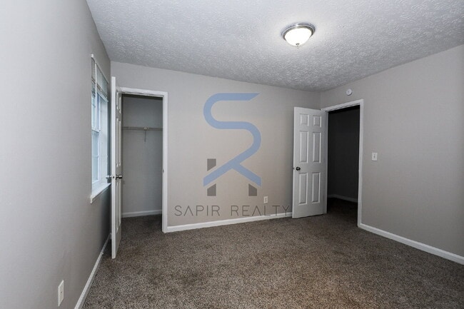 Building Photo - Move in before October 31st and choose you...