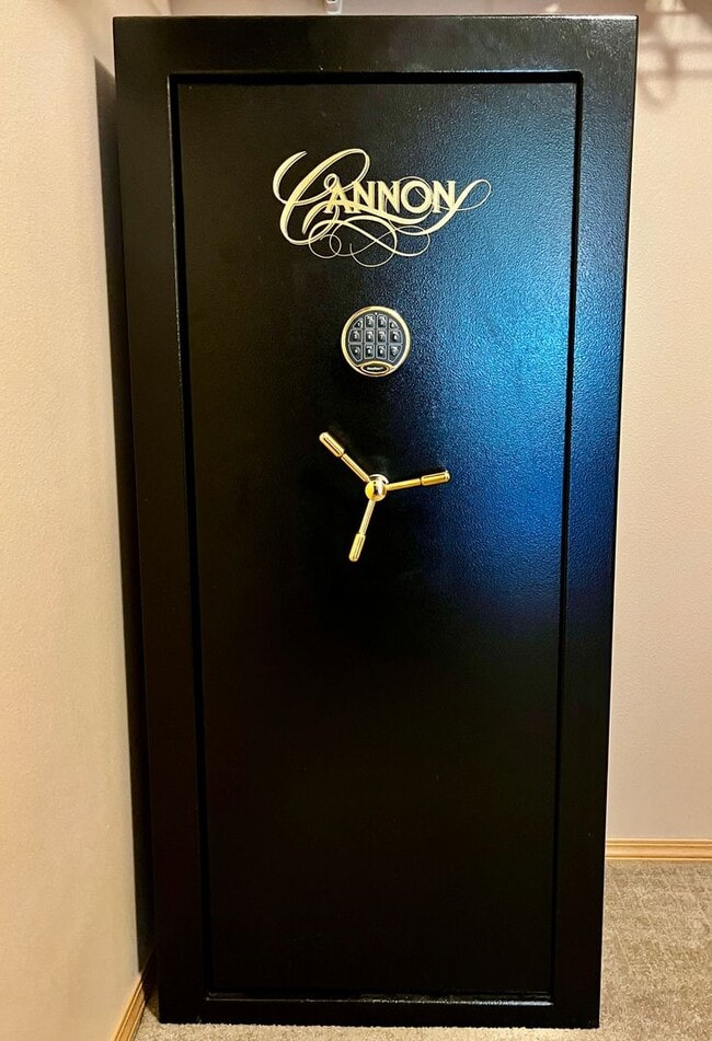 Building Photo - Peaceful Hansville Home with Plenty of Room