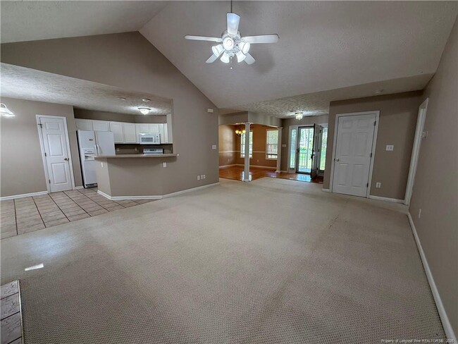 Building Photo - 89 Harborview Dr