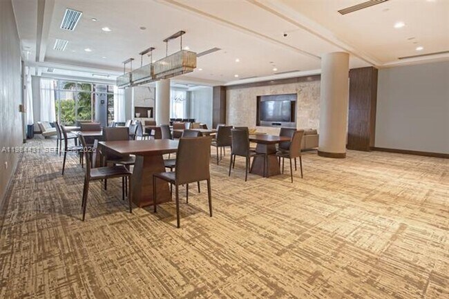 Building Photo - 801 Brickell Key Blvd