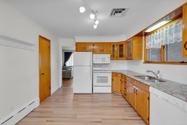 Building Photo - Charming 2-Bedroom Home in the Heart of Ca...