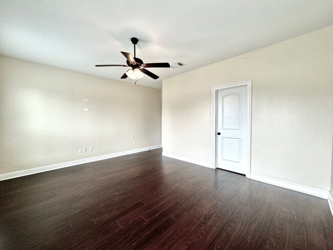 Building Photo - 4 Bedroom House Located in Prairieville with Spacious Rooms and a Large Backyard