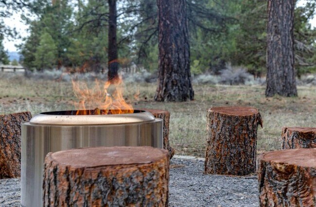 Building Photo - Fantastic 3-Bdr Home with Private Airport Access!