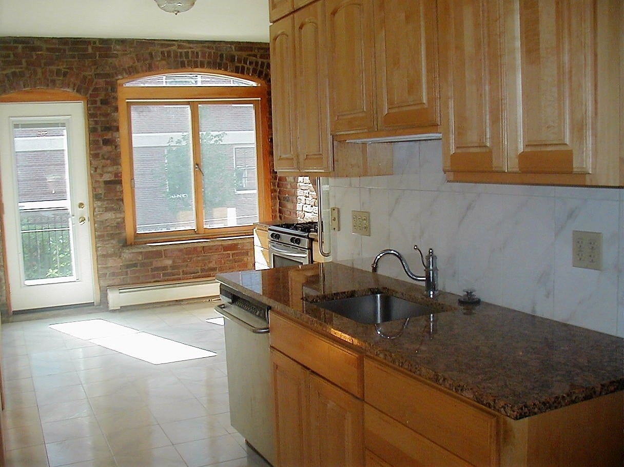 Building Photo - 71 Baldwin St