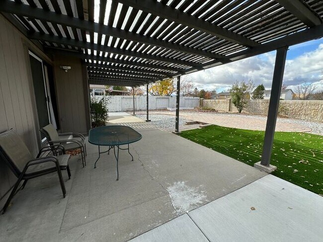 Building Photo - 5375 Santa Rosa Ave