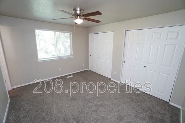Building Photo - 698 Berwick Dr