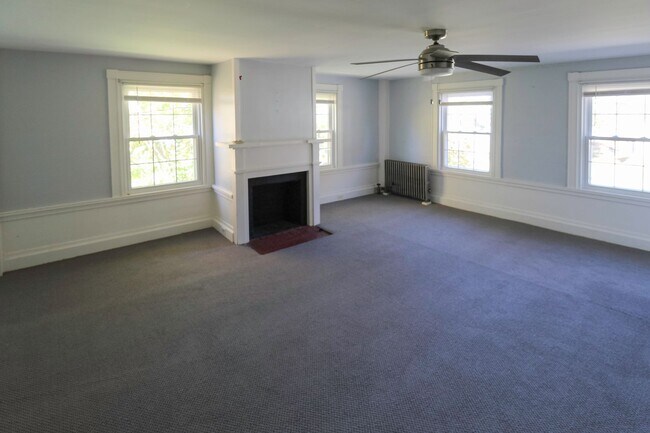 Building Photo - Beautiful 3-Bedroom Colonial on 1.3 Acres ...