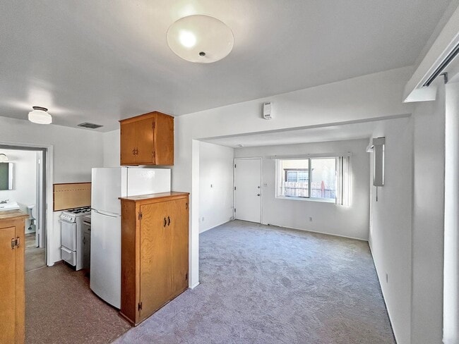 Building Photo - 1B 1BA Condo in University Heights w/ Rese...