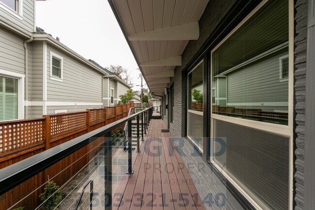 Building Photo - Gorgeous 2 Bedroom Home Available in Lake ...