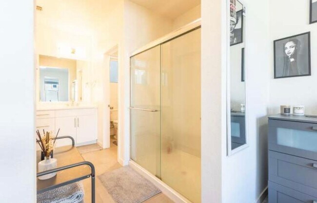 Building Photo - First Month Rent: FREE (with approved lease terms)